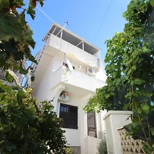 https://apartments-zdenka-ivan.primorje-gorskikotar.com
